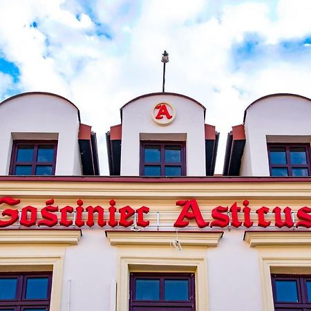 Gosciniec Asticus Bed & Breakfast ยาโรสวาฟ ภายนอก รูปภาพ