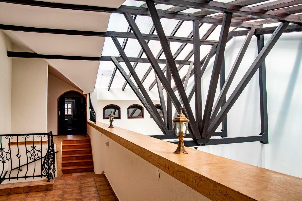 Gosciniec Asticus Bed & Breakfast ยาโรสวาฟ ภายนอก รูปภาพ