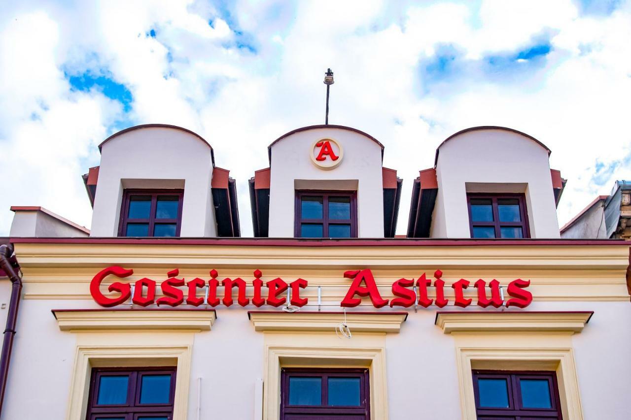 Gosciniec Asticus Bed & Breakfast ยาโรสวาฟ ภายนอก รูปภาพ