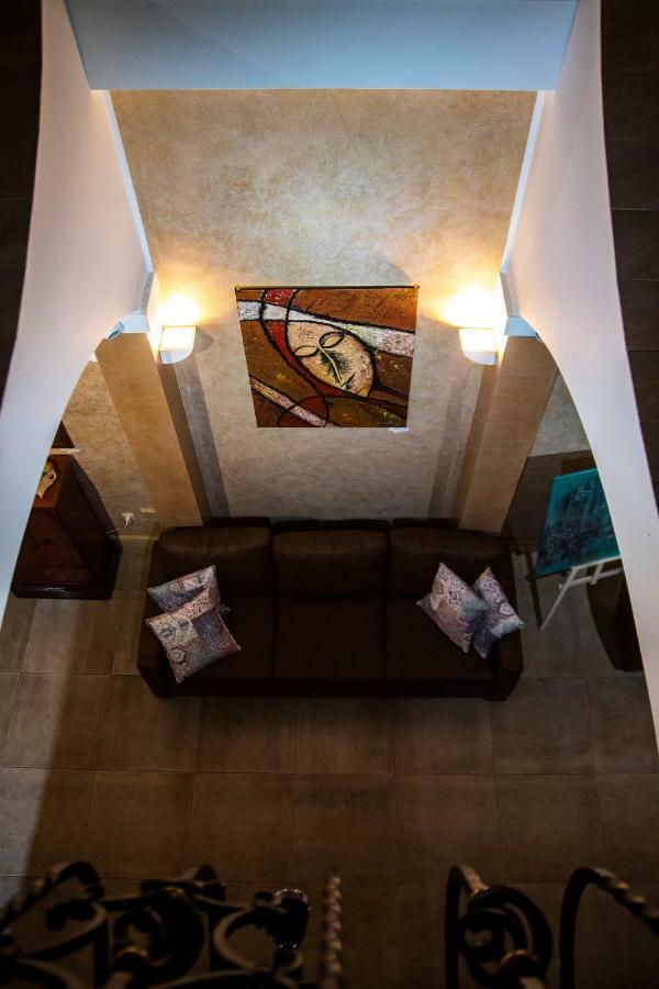 Gosciniec Asticus Bed & Breakfast ยาโรสวาฟ ภายนอก รูปภาพ