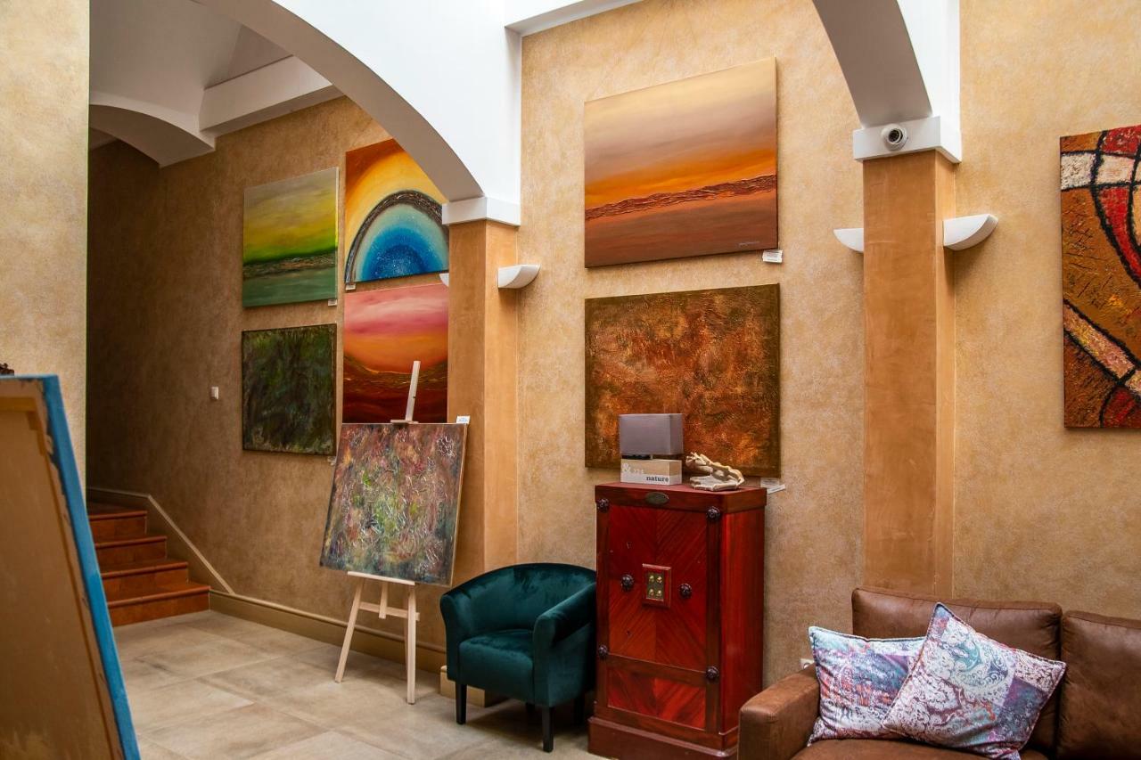 Gosciniec Asticus Bed & Breakfast ยาโรสวาฟ ภายนอก รูปภาพ